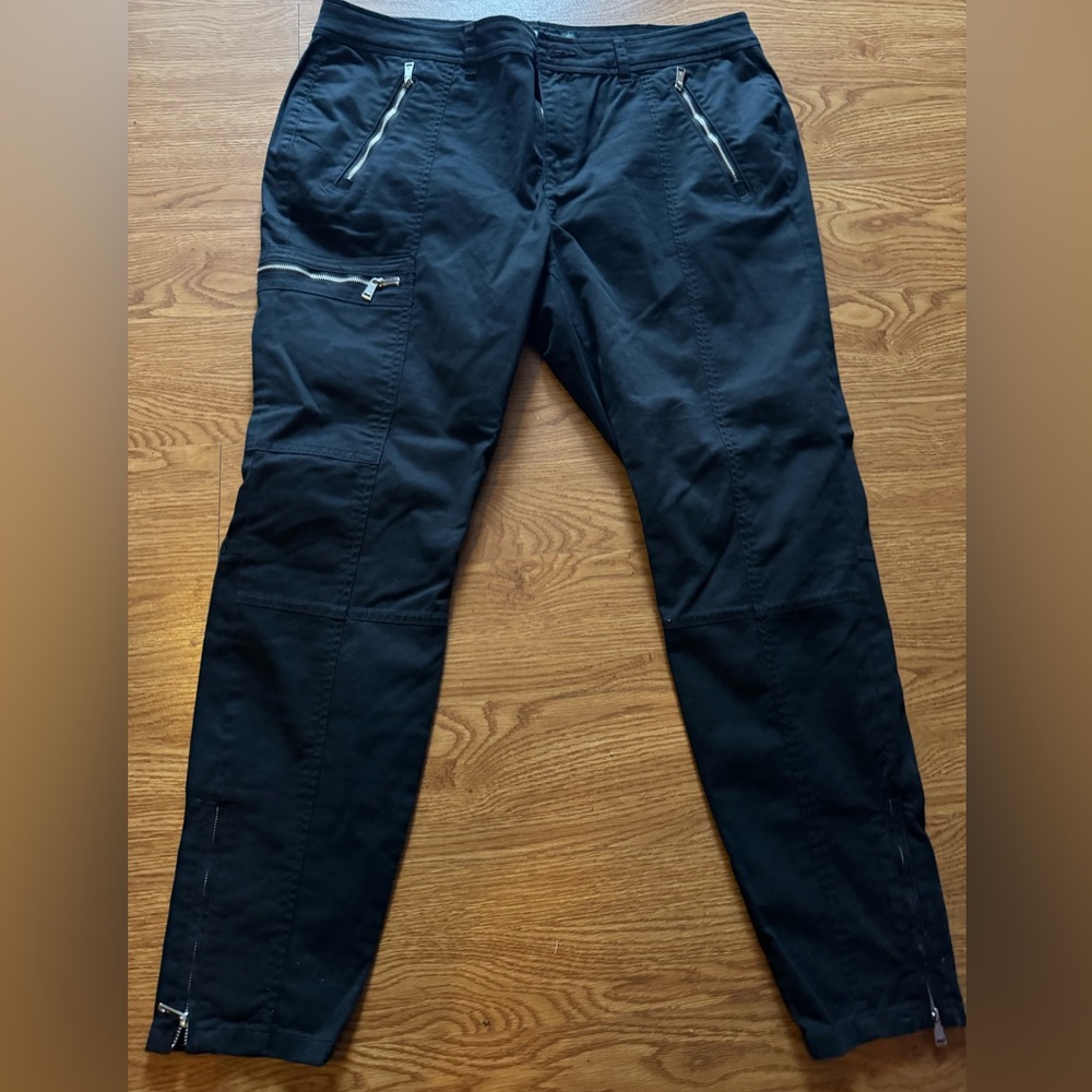 Woman’s Sleek Black Cargo Pants with Zipper Details Ralph Lauren